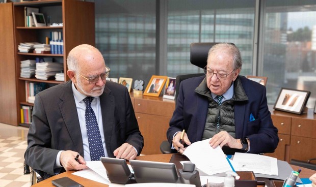 Jaime Giner, presidente del MICOF, y Diego Murillo, presidente de AMA, firman un acuerdo de ampliación de colaboración entre ambas entidades.