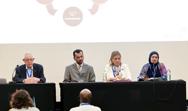 Los farmacéuticos detectan los 3 pacientes con más riesgo de creerse bulos