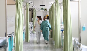 Los hospitales catalanes gestionarán las bajas por cirugía mayor y partos
