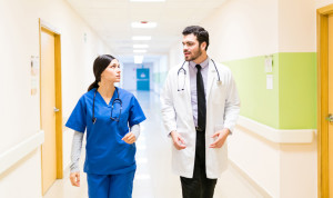 Los lectores de Redacción Médica no cederían roles médicos a Enfermería 