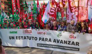 Profesionales sanitarios se manifiestan en el Ministerio de Sanidad para lograr mejoras en el Estatuto Marco.