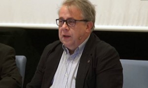 Los médicos a Comín: priorice la calidad y no la titularidad del sistema