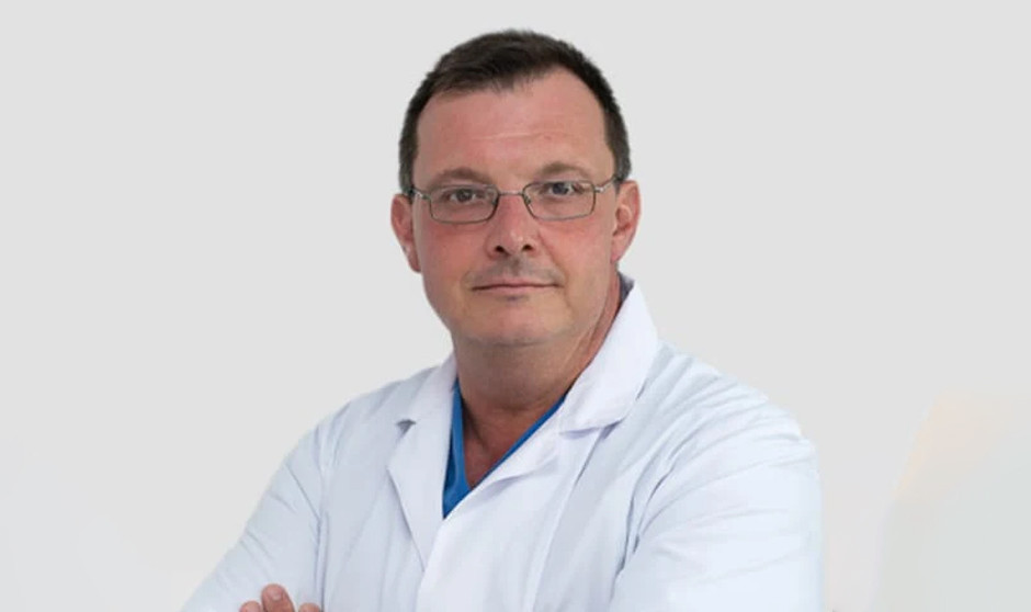 Un médico carga contra la negativa a reducir jornada: "No nos dejan irnos"