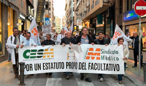 Los médicos consiguen aliados para recuperar la paga extra 