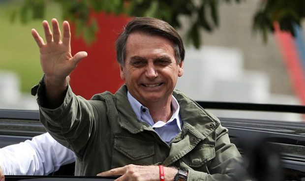 Los médicos de Cuba empiezan a abandonar Brasil como queja contra Bolsonaro