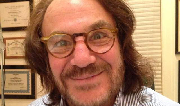 Los médicos de Trump y de Clinton, de planetas distintos