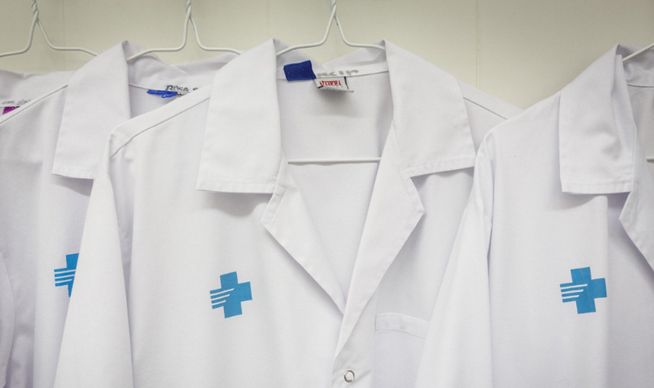 Los médicos del ICS ganan 3 días libres para compensar el exceso de jornada