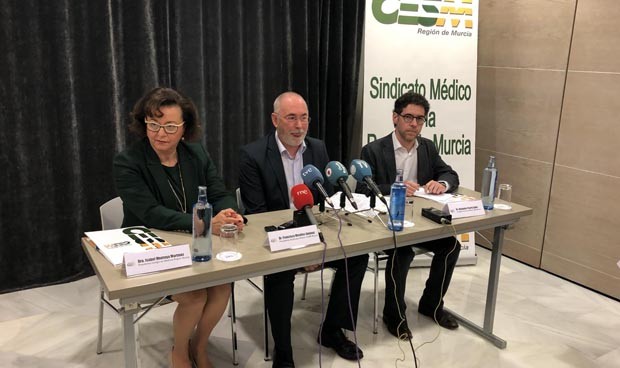 Los médicos denuncian la falta 250 especialistas "de reposición" en Murcia