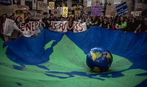 Los médicos españoles siguen la estela de Greta contra el cambio climático