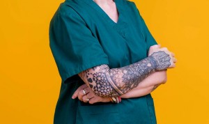 Los médicos piensan que sus compañeros tatuados son "menos profesionales"