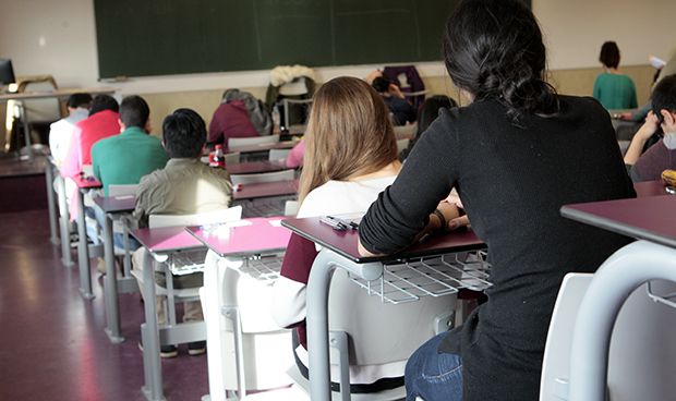 Los médicos quieren hacer un examen a extranjeros antes de colegiarlos