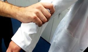 Los médicos quieren que la policía les acompañe en atenciones domiciliarias