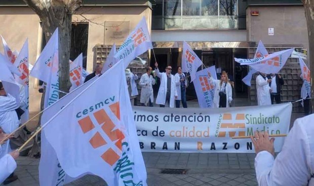 La Confederación Estatal de Sindicatos Médicos (CESM) ha planteado unas modificaciones a la propuesta de Sanidad para evitar la última de las tres jornadas de huelga.