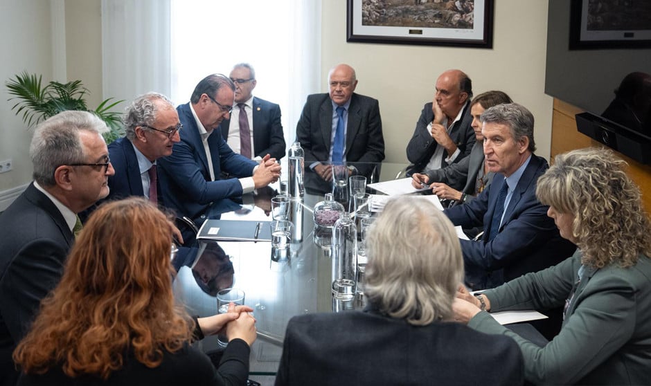 Reunión entre el Foro de la Profesión Médica y el PP sobre las demandas del colectivo profesional