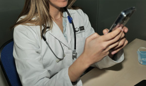 Los médicos y enfermeras, en el podio de quien no desconecta del trabajo