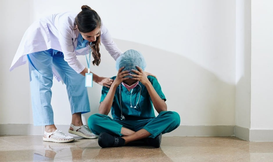 Los médicos y enfermeros agredidos se implican menos con su trabajo