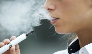 Los menores que 'vapean' triplican el riesgo de ser adultos fumadores