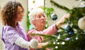 Los MIR de Geriatría encienden la Navidad "emocionalmente más abierta"