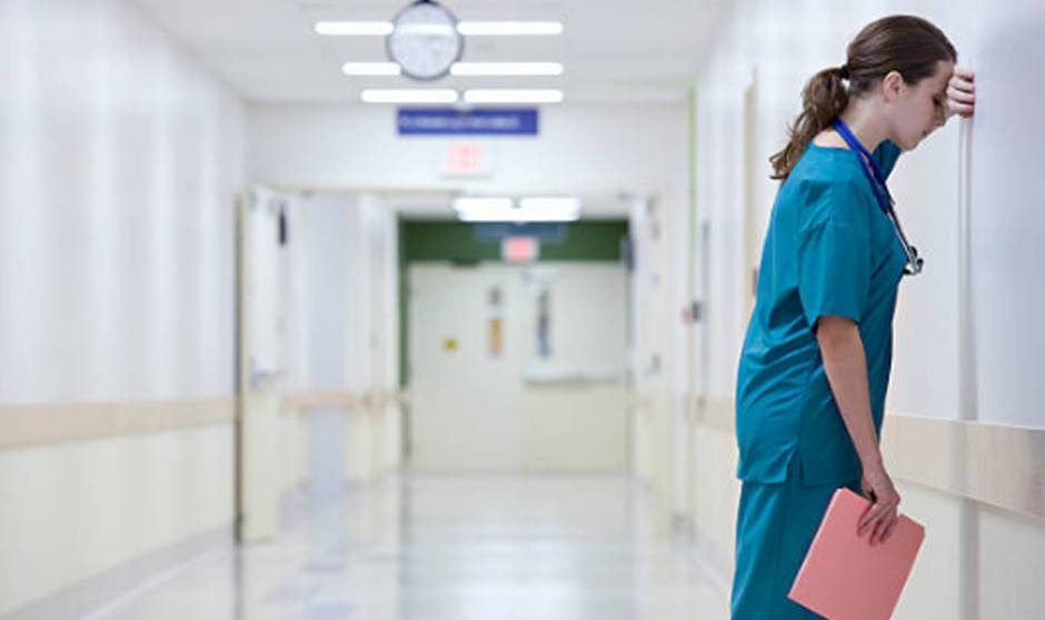 Los MIR están tan 'quemados' que el covid no aumentó los casos de burnout