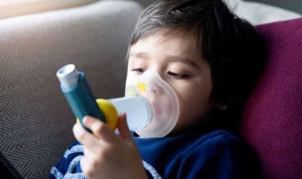 Los niños con asma mal controlada, "prioritarios" para la vacuna covid