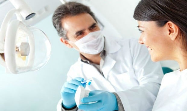 Los odontólogos piden un ley que combata la publicidad sanitaria engañosa