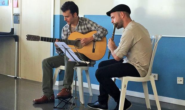 Los pacientes de Psiquiatría del Infanta Leonor disfrutan de música en vivo