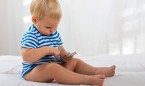 Los pediatras fijan la edad a la que los niños deben jugar con la tablet