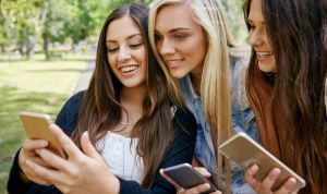 Los pensamientos suicidas en adolescentes aumentan con el abuso del móvil