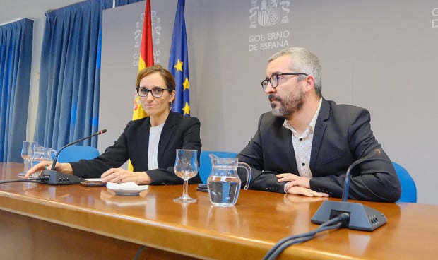 Mónica García y Javier Padilla, máximos responsables del Ministerio de Sanidad, que asegura que sus proyectos "no peligran" si se prorrogaran los PGE