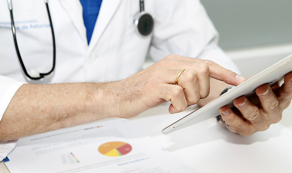 Los profesionales de la sanidad tienen peores sueldos que hace un año