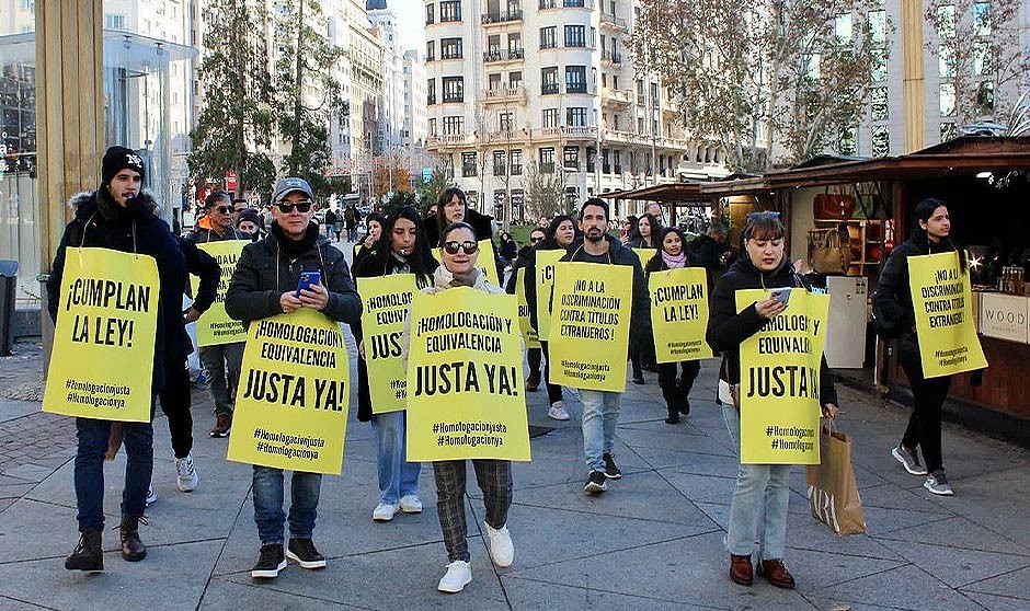 La plataforma Homologación Justa Ya denuncia que las universidades no permiten a psicólogos extranjeros acceder al Máster de Psicología General Sanitaria