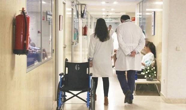 Los R4 del Sescam cobran más que los médicos de hasta 3 CCAA