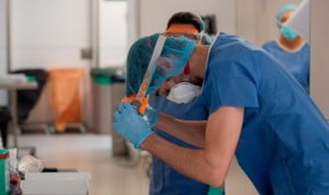 Los recortes en la paga extra médica se 'comen' más de 1.300 euros al año