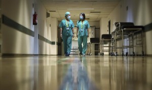 Los sanitarios, la profesión con mayor absentismo laboral de 2022