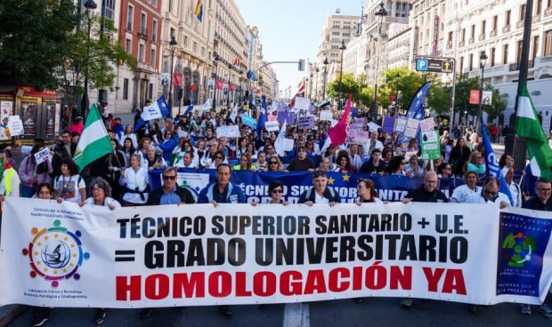 Los técnicos, confiados en regularles como profesión titulada en la LOPS