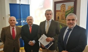 Los veterinarios de Granada firman la póliza colectiva de Vida con AMA