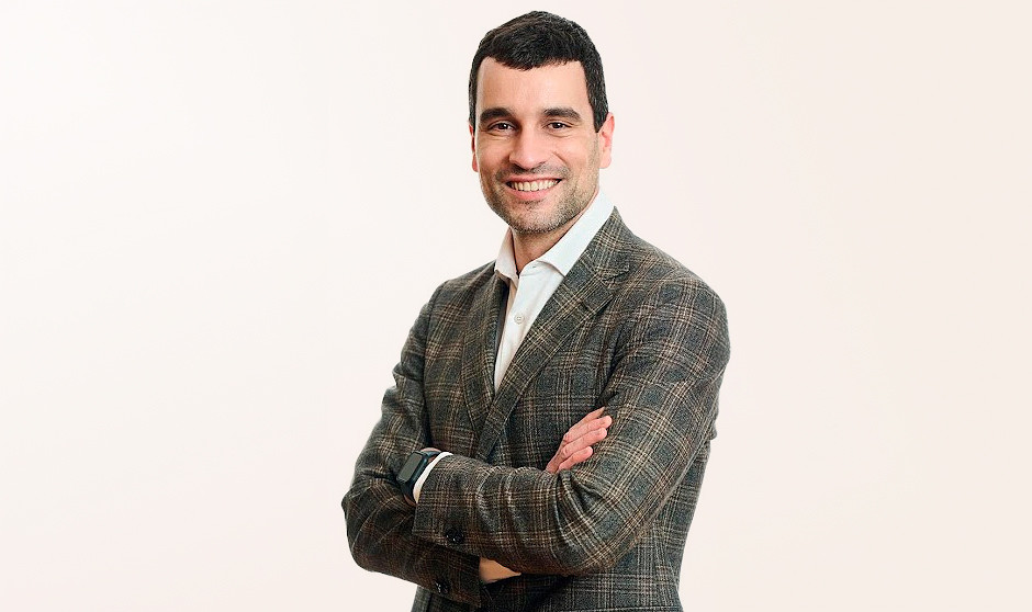 El nuevo secretario de Salud del Partido Socialista de Navarra, Luis Ansa, que cuenta con dos carreras sanitarias. define las políticas socialistas