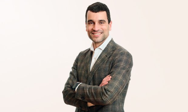 El nuevo secretario de Salud del Partido Socialista de Navarra, Luis Ansa, que cuenta con dos carreras sanitarias. define las políticas socialistas