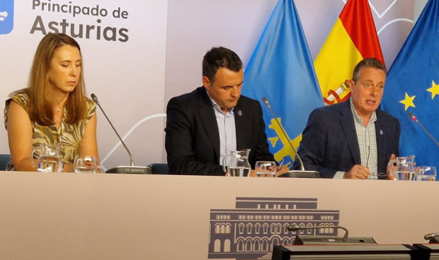  Cristina González, Guillermo Peláez y Marcelino Marcos, sobre estudiar Medicina gratis en Asturias