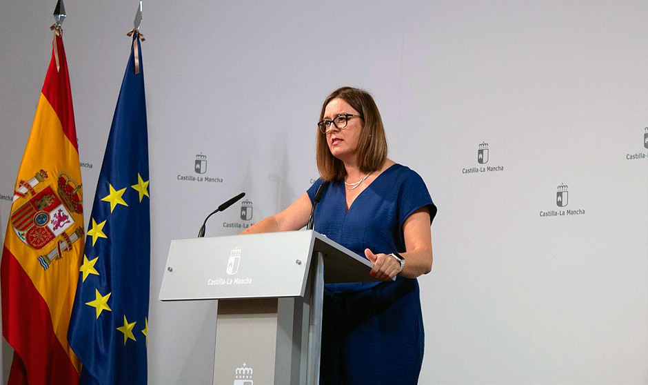  La portavoz del Gobierno de Castilla-La Mancha, Esther Padilla, da luz verde a la reforma de la Ley de ordenación del servicio farmacéutico.