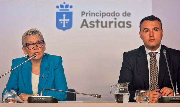 La consejera de Salud, Concepción Saavedra, y el consejero de Hacienda, Justicia y Asuntos Europeos, Guillermo Peláez, en la rueda de prensa posterior al Consejo de Gobierno.