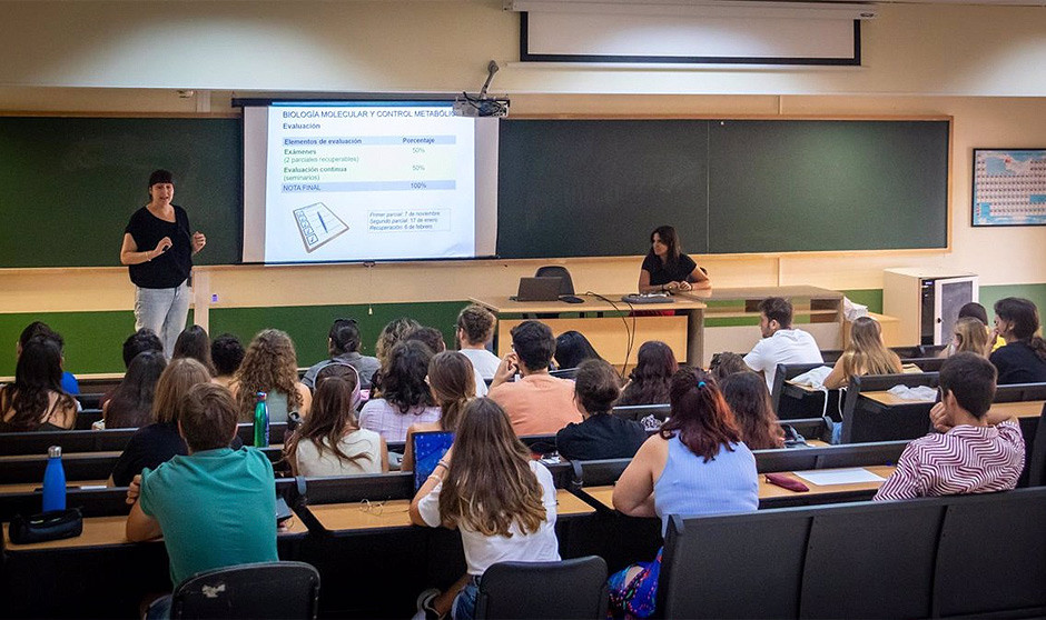 Dos profesoras opinan sobre si hay machismo entre alumnos en las facultades de Medicina.
