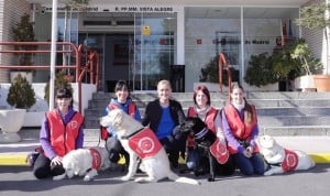 Madrid apuesta por la terapia con perros para personas mayores o con TDAH