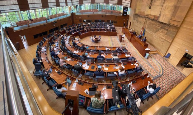 La Asamblea de Madrid ha aprobado la Ley de Farmacia y nuevas carteras sanitarias en una legislatura marcada por el covid.