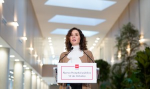  La presidenta de Madrid, Isabel Díaz Ayuso, en su visita al nuevo Hospital 12 de Octubre.