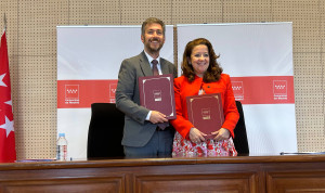 Miguel Ángel García Martín y Fátima Matute, consejero de Presidencia y consejera de Sanidad de la Comunidad de Madrid. La Comunidad de Madrid ha firmado un protocolo para investigar sobre la detección precoz de la cardiopatía congénita hereditaria.