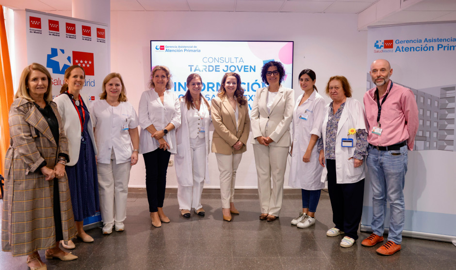 Fátima Matute y el equipo que hace realidad el programa 'Tarde Joven'.