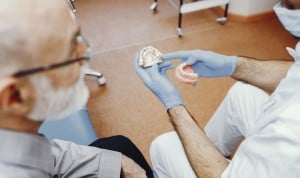 Madrid invertirá 16 millones para sufragar prótesis bucodentales y tratamientos de caries a mayores de 80 años