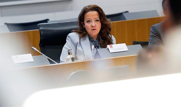  Fátima Matute, consejera de Sanidad de la Comunidad de Madrid, invierte 47 millones para material de cirugía robótica en hospitales.