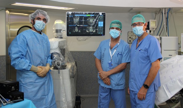 Madrid realiza la primera cirugía robótica de columna en hospital público